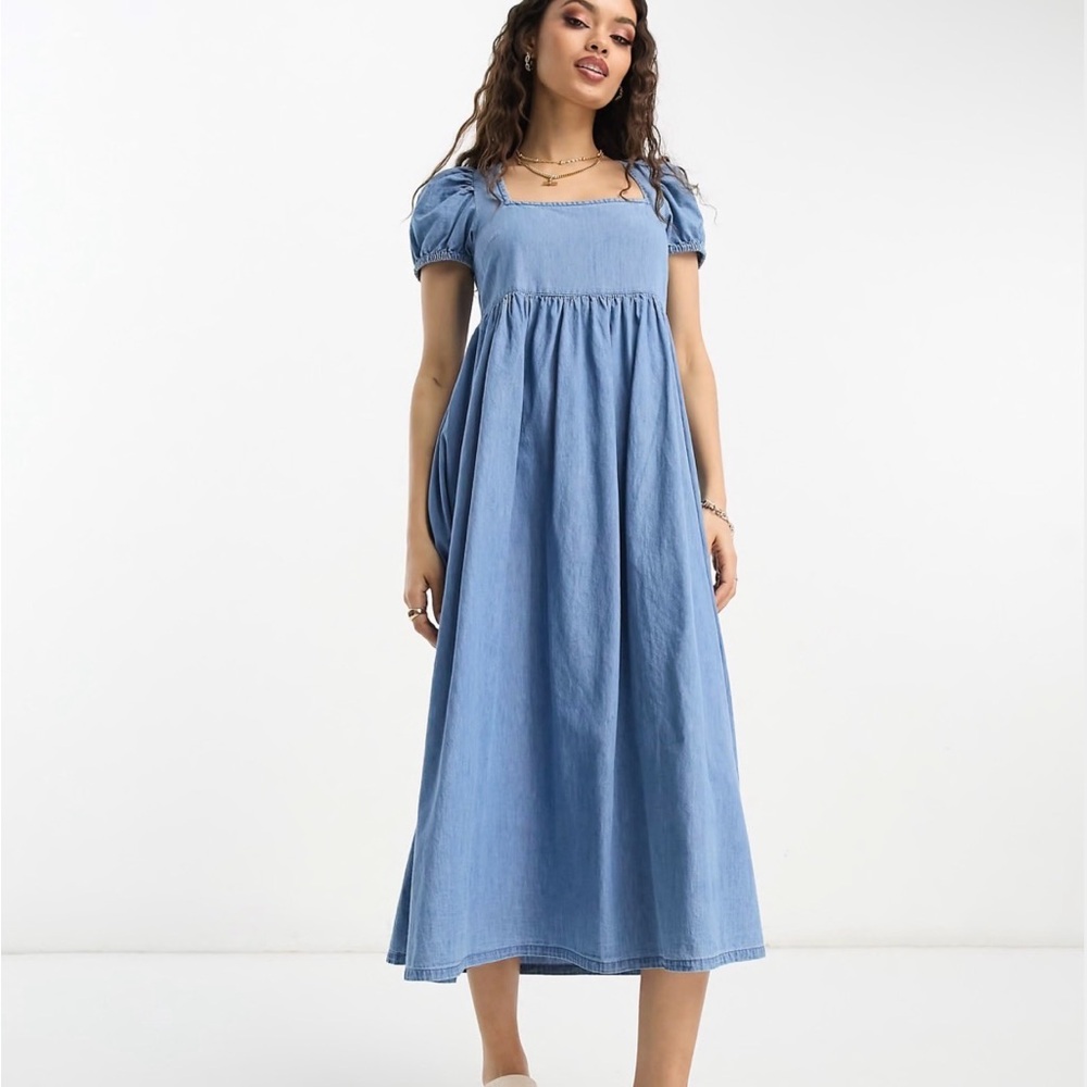 ASOS DESIGN Petite soft denim midi dress with puff sleeve in lightwash blue - Picture 4 of 9